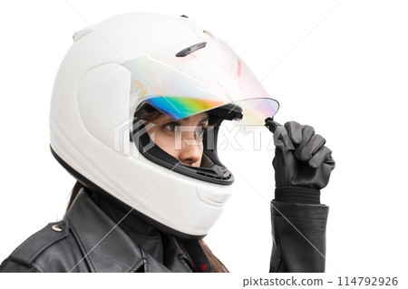 摩托車女孩打開全罩式安全帽的防護罩 114792926