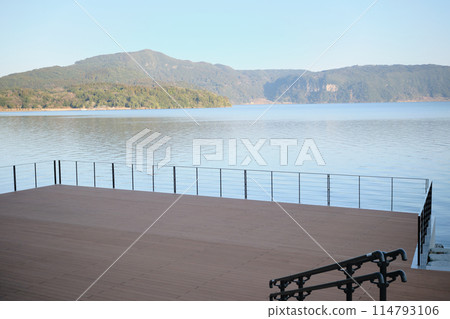 Calm view of Lake Ikeda Calm view of Lake Ikeda 114793106