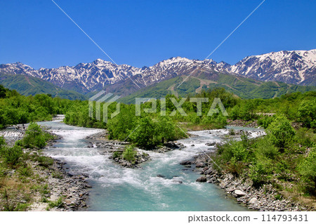 松川和阿爾卑斯山（長野縣白馬村） 114793431