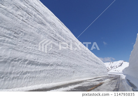 Snow Valley Tateyama Kurobe Alpine Route 114793835