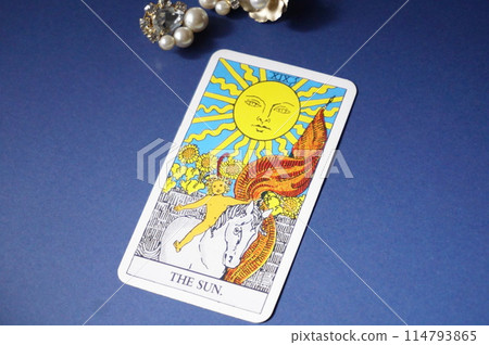 Sun upright Sun upright 114793865