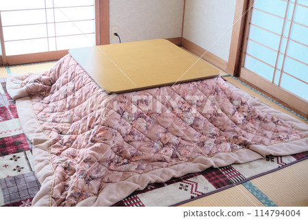 Warm kotatsu in winter 114794004