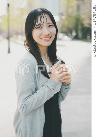 A working woman taking out hot coffee A working woman taking out hot coffee 114794196