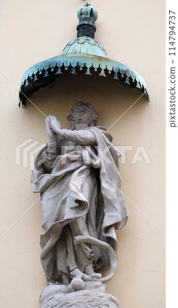 Virgin Mary, statue on the house facade in Graz, Styria, Austria Virgin Mary, statue on the house facade in Graz, Styria, Austria 114794737