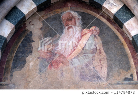 The lunette of one of the side doors depicting Aaron, detail of the facade of the Church of Santa Maria Novella in Florence, Italy The lunette of one of the side doors depicting Aaron, detail of the facade of the Church of Santa Maria Novella in Florence, Italy 114794878