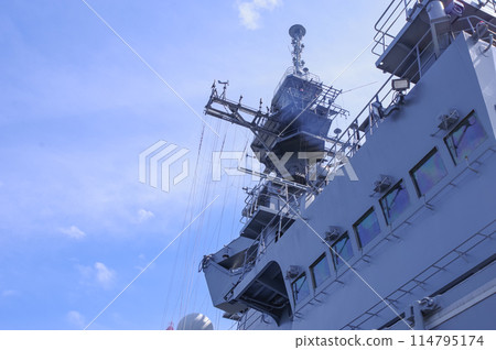 海上自衛隊運輸艦國東號艦橋 114795174