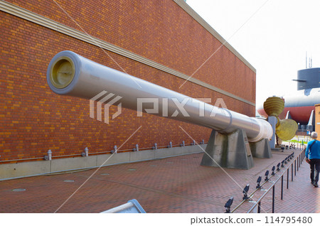 Outdoor display of the main gun of the battleship Mutsu at the Yamato Museum 114795480