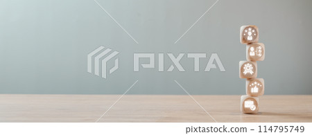 Expert concept, Wooden block on desk with expert icon on virtual screen. 114795749