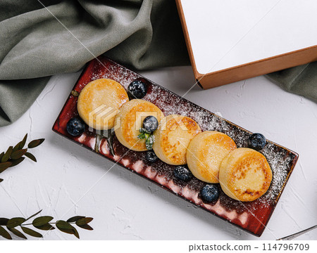 Elegant dessert presentation with blank menu card Elegant dessert presentation with blank menu card 114796709