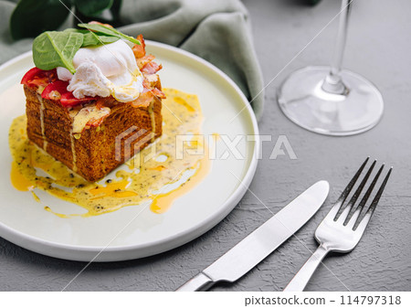 Gourmet poached egg on savory french toast 114797318