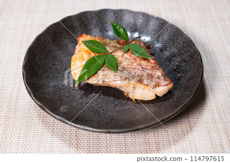 Grilled red fish with salt Grilled red fish with salt 114797615