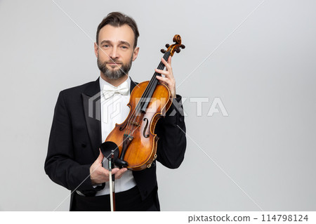 Bearded man passionate violin player at classical music performance Bearded man passionate violin player at classical music performance 114798124