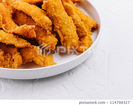 Crispy breaded chicken strips with dipping sauce 114798327