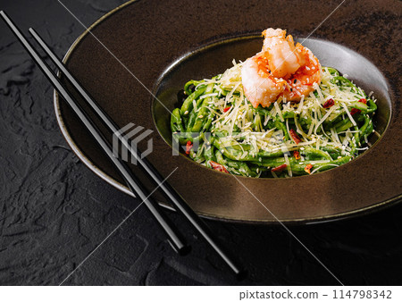 Gourmet asian shrimp salad on elegant plate 114798342