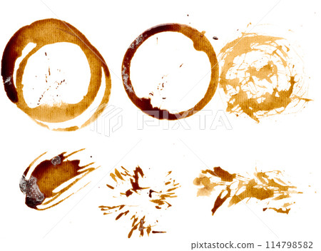 Spilled coffee with drops and splashes, round imprints from a cup 114798582