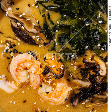 Exotic shrimp and mushroom soup background 114800019