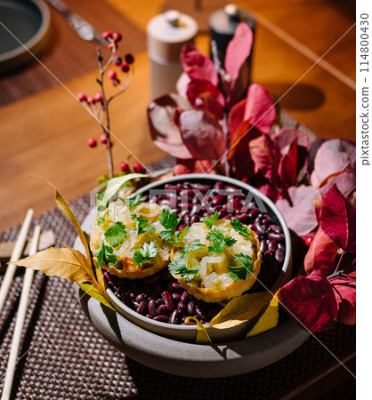Autumnal feast - stuffed squash on bean bed 114800430
