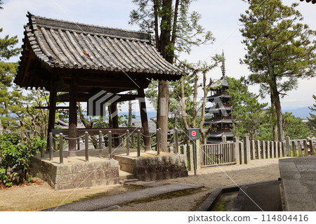 從奈良縣生駒郡斑鳩町法隆寺境內五層塔西端遠眺 從奈良縣生駒郡斑鳩町法隆寺境內五層塔西端遠眺 114804416