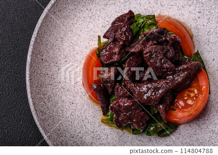 Delicious warm salad of chicken liver, spinach, arugula, tomatoes 114804788