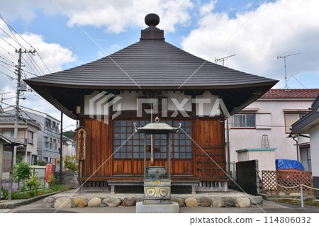 Ome Rokuman Yakushi on a sunny day, Tokyo 114806032