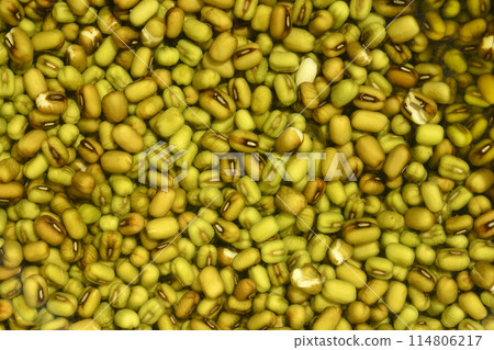 Mungo beans 114806217