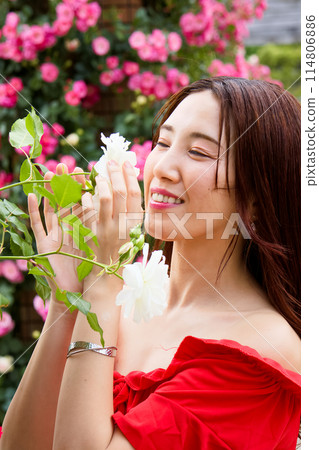 Roses and ladies Roses and ladies 114806886