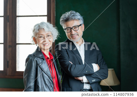 時尚的年長夫婦 時尚的年長夫婦 114807936