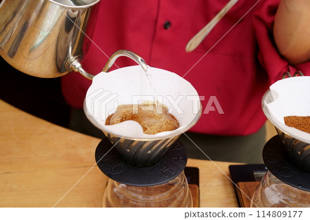 Hand drip/brewing coffee Hand drip/brewing coffee 114809177
