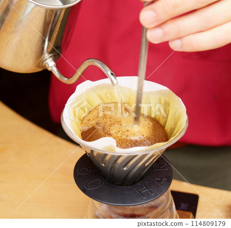 Hand drip/brewing coffee Hand drip/brewing coffee 114809179
