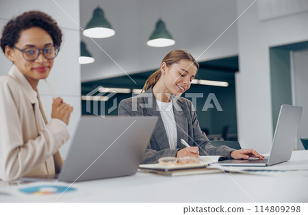 Focused successful female business people working together in a coworking office 114809298