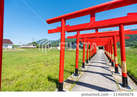 <島根縣>粟津伊野神社一端電車橫穿 <島根縣>粟津伊野神社一端電車橫穿 114809876