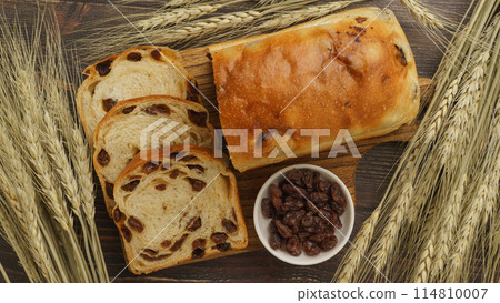 Raisin bread image | Raisin bread, raisins and wheat ears 114810007