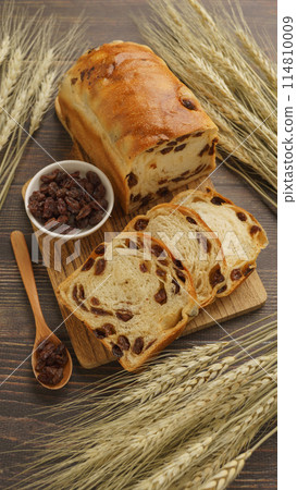 Raisin bread image | Raisin bread, raisins and wheat ears 114810009