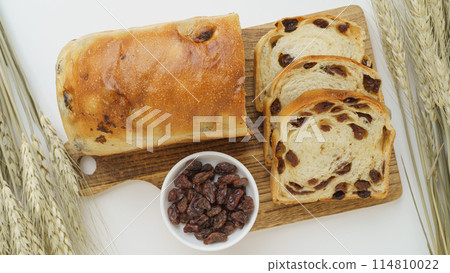Raisin bread image | Raisin bread, raisins and wheat ears 114810022