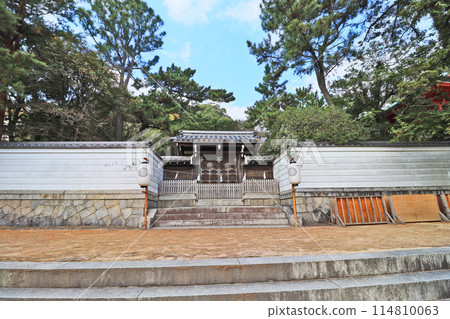 Emperor Antoku's tomb at Akama Shrine, a popular tourist spot in Shimonoseki City 114810063