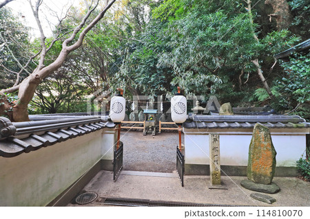 The graveyard of the Heike clan at Akama Shrine, a popular tourist spot in Shimonoseki City 114810070