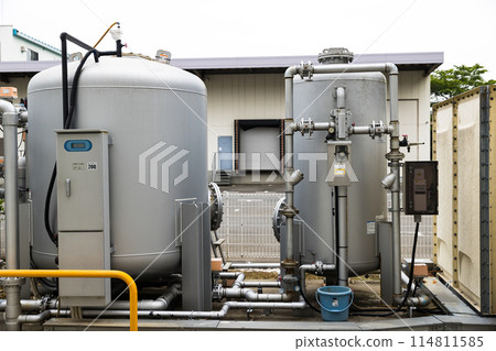 Factory wastewater treatment equipment Tower-type filtration equipment 114811585