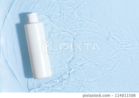 Cosmetic moisturizer with hyaluronic acid, micellar emulsion on blue water background with splashes. Mockup of cosmetic packaging Cosmetic moisturizer with hyaluronic acid, micellar emulsion on blue water background with splashes. Mockup of cosmetic packaging 114811586