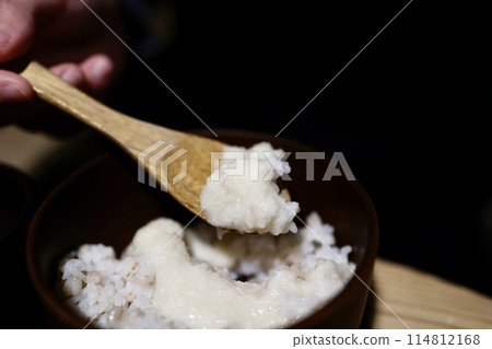 Eat barley rice 114812168