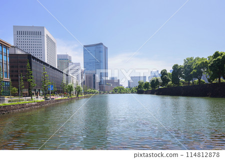 View of the moat of the Imperial Palace Outer Gardens and Marunouchi in Chiyoda Ward, Tokyo View of the moat of the Imperial Palace Outer Gardens and Marunouchi in Chiyoda Ward, Tokyo 114812878