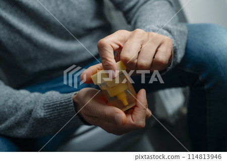 man closing a sterile container with urine 114813946