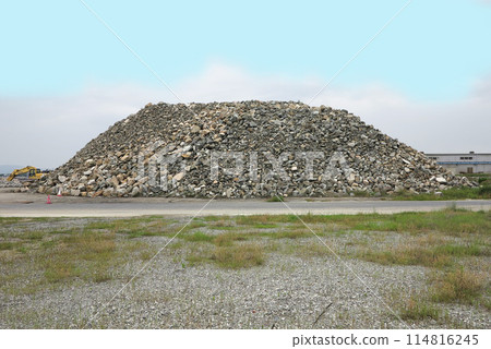 A rubble dump Rubble A rubble dump Rubble 114816245