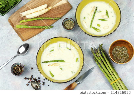 Fresh vegan asparagus soup puree. 114816933