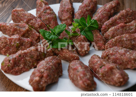 RECIPE FOR LEBANESE KEBBE NAYYHE, RAW MINCED BEEF, MARJORAM, MINT, ONIONS, CRUSHED WHEAT, SEVEN 114818601
