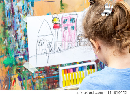 Little girl draws a picture. Selective focus Little girl draws a picture. Selective focus 114819052