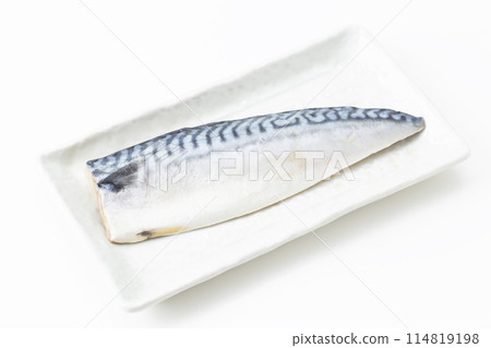 冷凍鯖魚白色背景 114819198