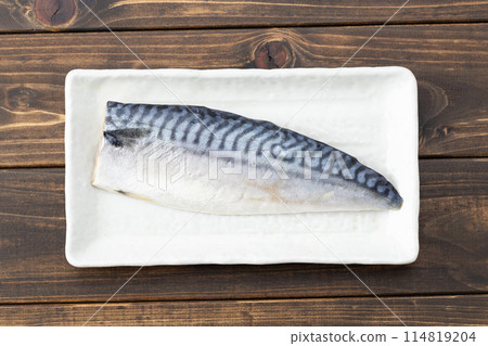 Frozen mackerel on wood background Frozen mackerel on wood background 114819204
