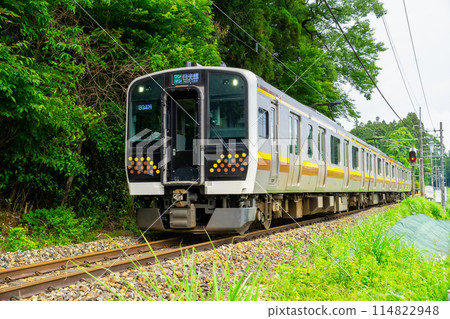 JR Nikko Line E131 Series Utsunomiya⇔Nikko 114822948
