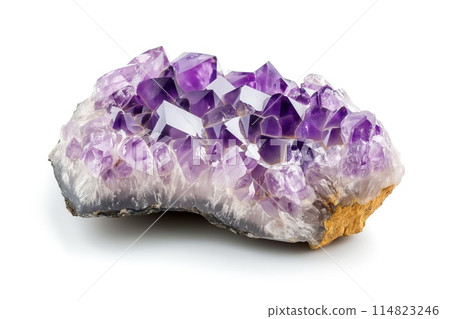 Amethyst quartz geode close up. Stone crystals isolated on white background 114823246