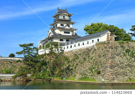 [Ehime Prefecture] Imabari Castle in sunny weather 114823669